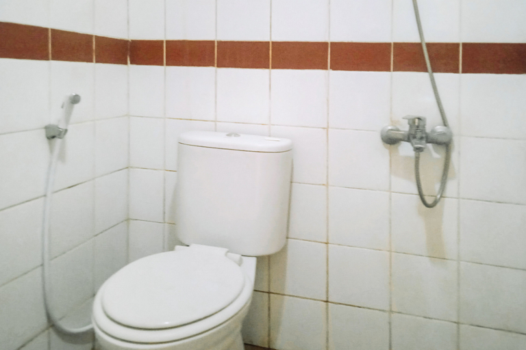 Bathroom 3, RedLiving Apartemen Mutiara - Star Rooms Tower A, Bekasi