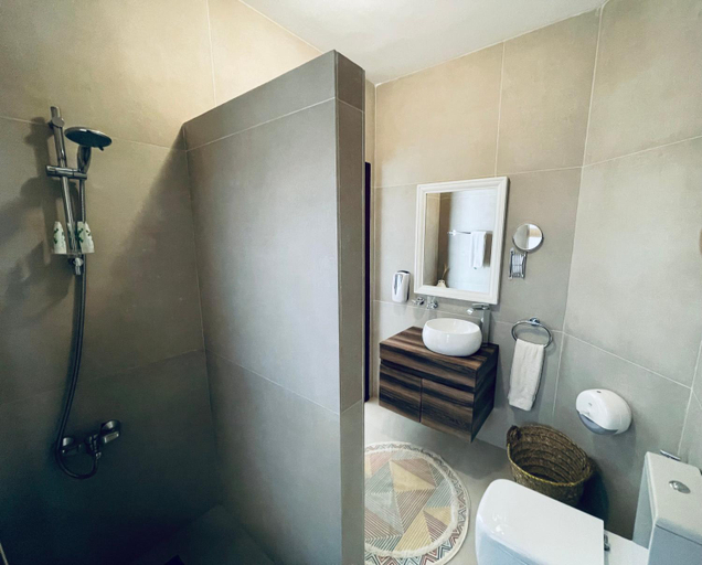 Bathroom 3, The Precious Villa, Shooneh Janoobiyyeh
