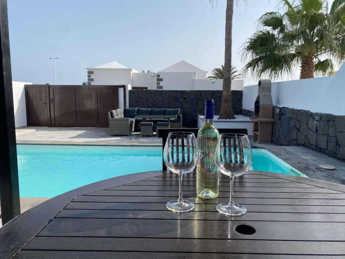 Others 2, Stunning Villa Arabella - Heated Pool - BBQ - Amazing Terrace - Playa Blanca, Las Palmas