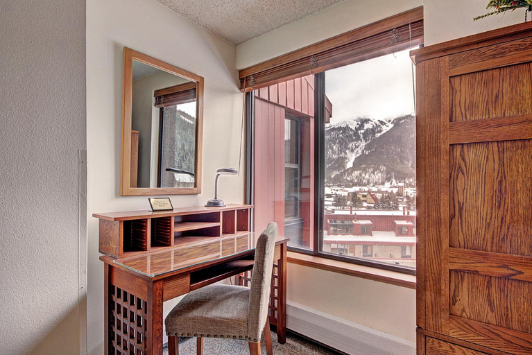 Others 5, VS643 Square Condo, Summit
