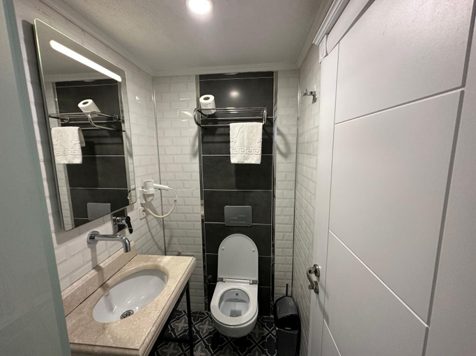 Bathroom 5, Good Night Hotel Istanbul, Fatih