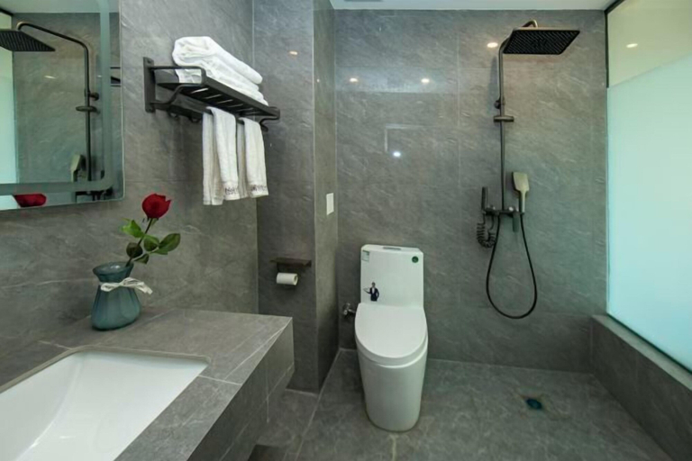 Bathroom 2, Lanyi E-sports Hotel (Lijiang Ancient City), Lijiang