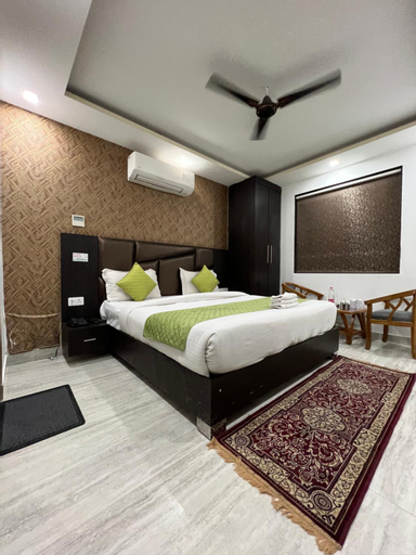 royal inn igi airport, West