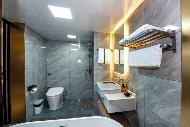 Bathroom 4, Kunyu Hotel, Weihai