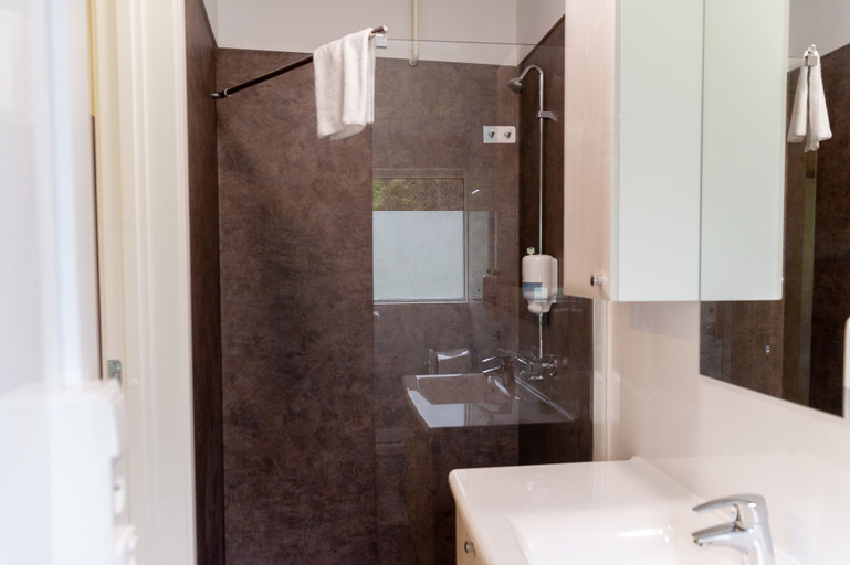 Bathroom 3, Skillevollen Motell, Rana