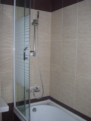 Bathroom 4, hotel Sydney, Cosoveni