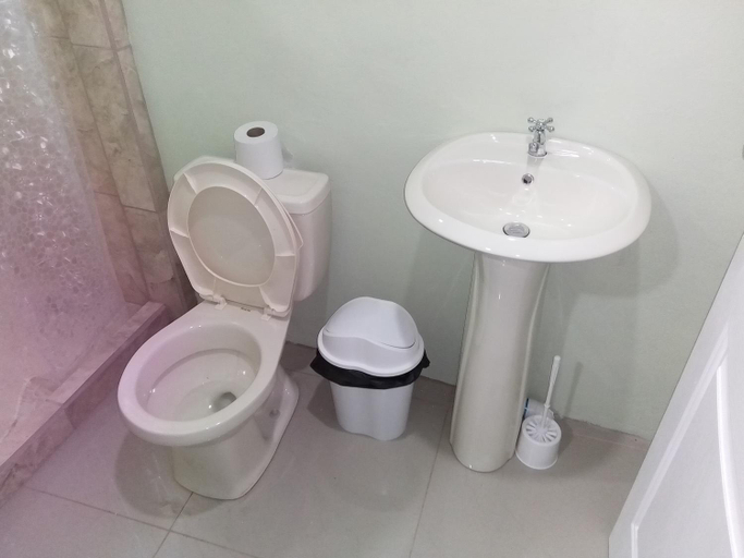Others 5, Alexander b&b, Alajuela