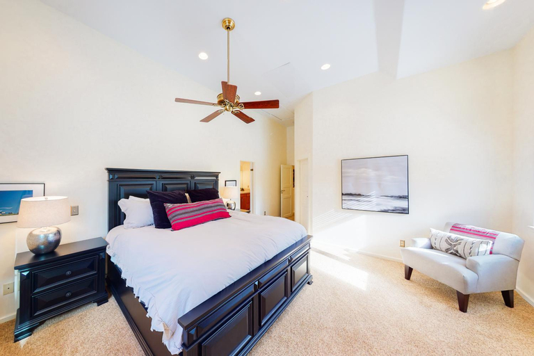 Bedroom 2, Wild Flower House, Summit
