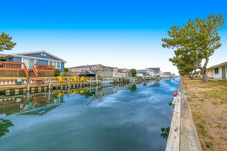 Beach Club Condo, Worcester