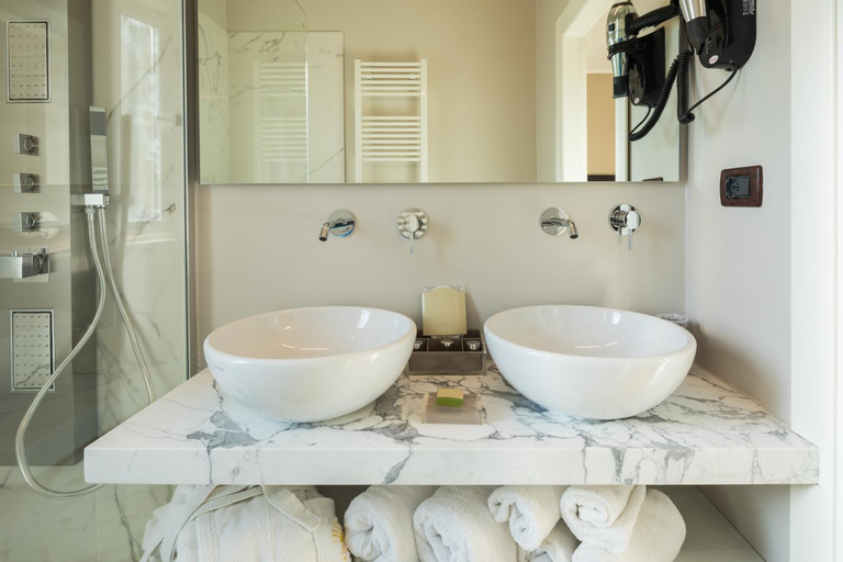 Bathroom 18