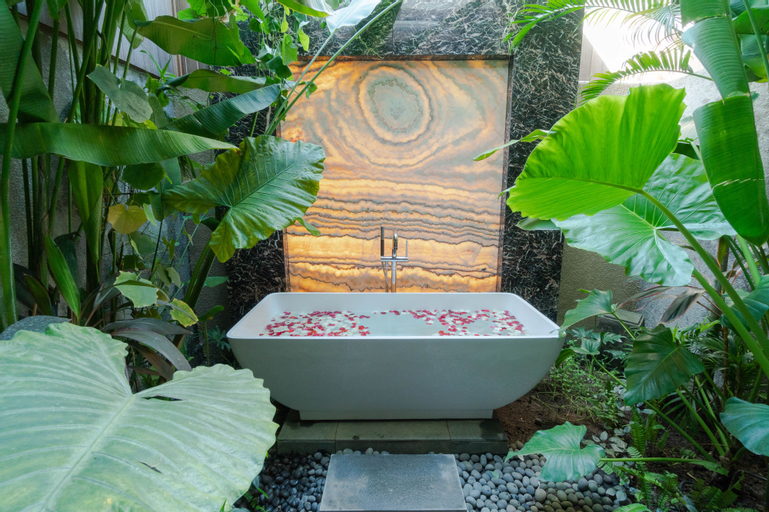Bathroom 13