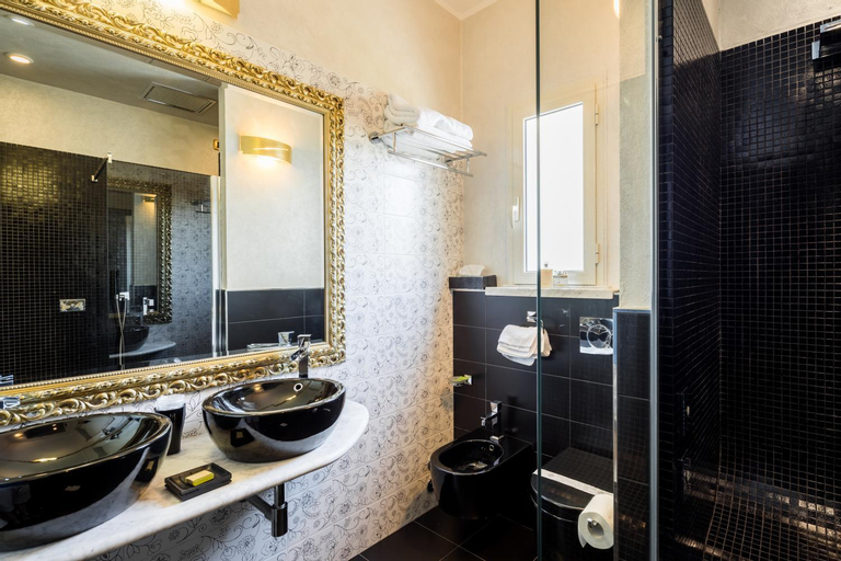 Bathroom 4
