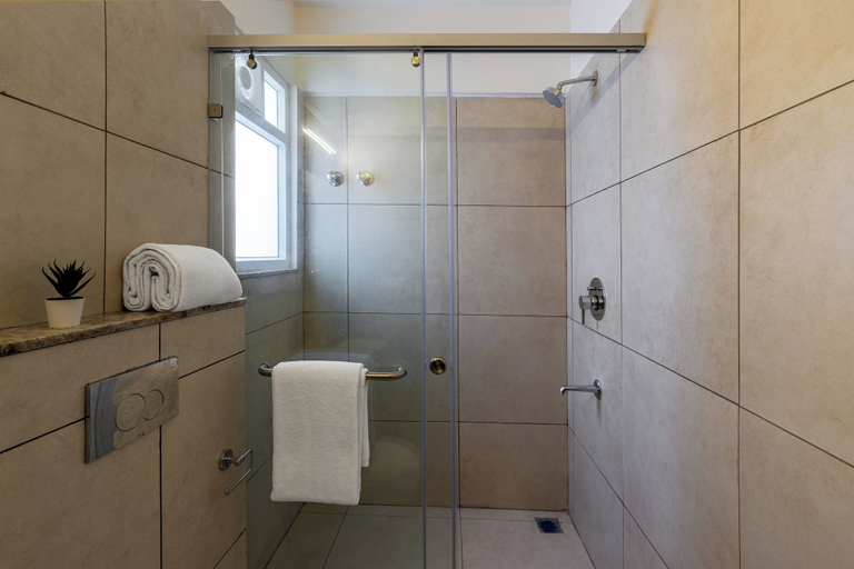 Bathroom 5, Wandr Hotel Ulssor, Bangalore