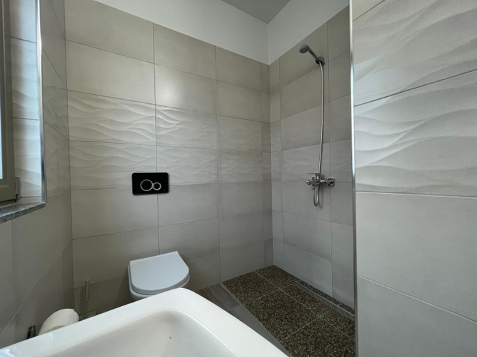 Bathroom 3, ELMA Guest House, Përmetit