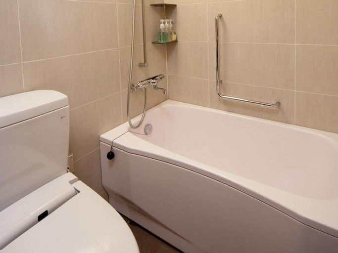 Bathroom 16