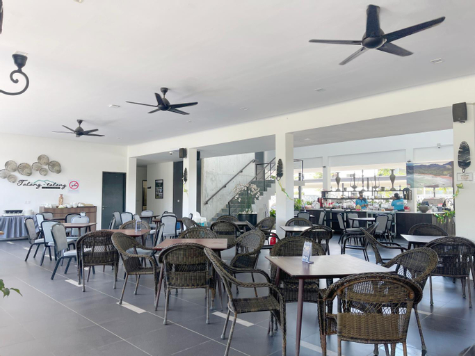 Food & Drinks 5, ROXY SEMATAN BEACH TOWNHOUSE  DELUXE 1 , Lundu