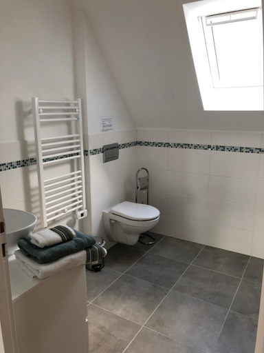 Bathroom 3, Chambres Le Domaine de la Vallee, Manche