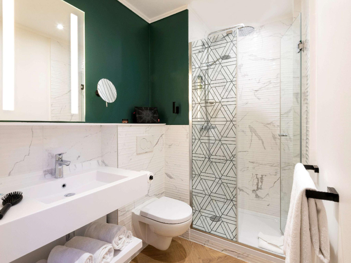 Bathroom 13