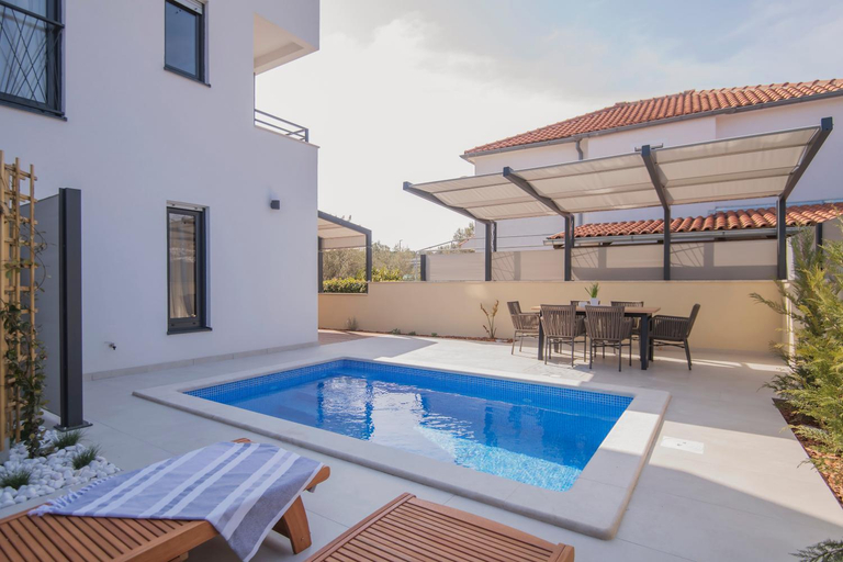 Exterior view 2, Villa Magna luxury apartments, Murter