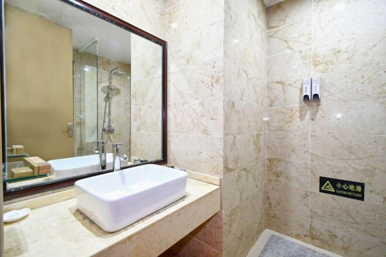 Bathroom 4, Hotel & Davos (Chongqing Ranjiaba Light Rail Station), Chongqing