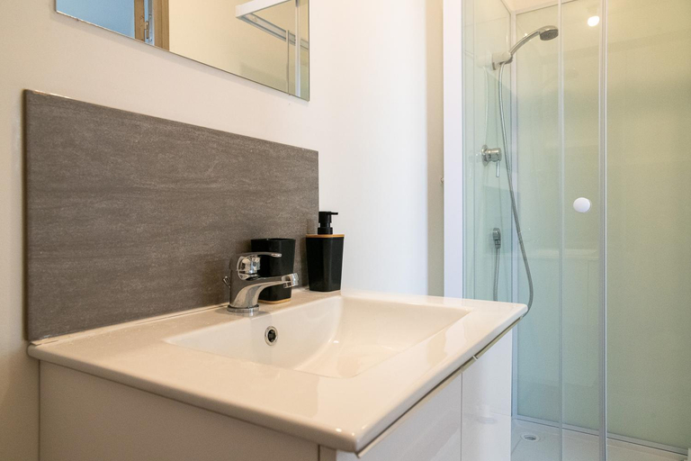 Shower 5, Malaka Home Anzin, Nord
