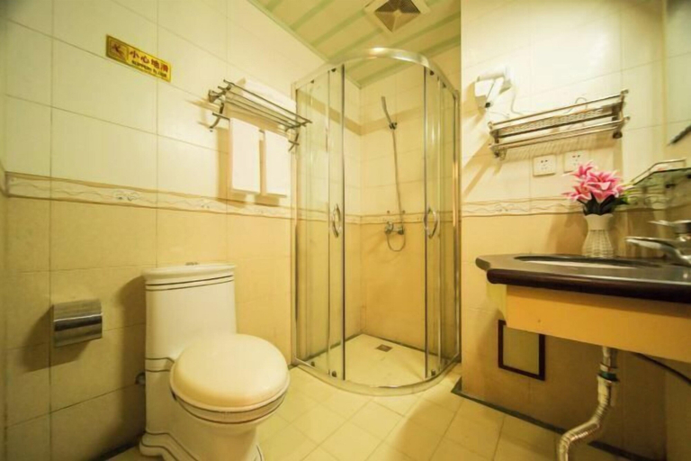 Bathroom 3, Yageba Hotel, Lijiang