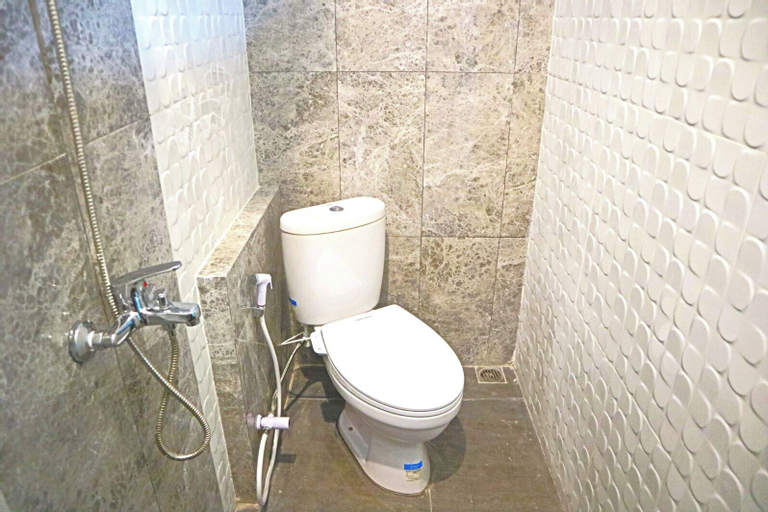Bathroom 13