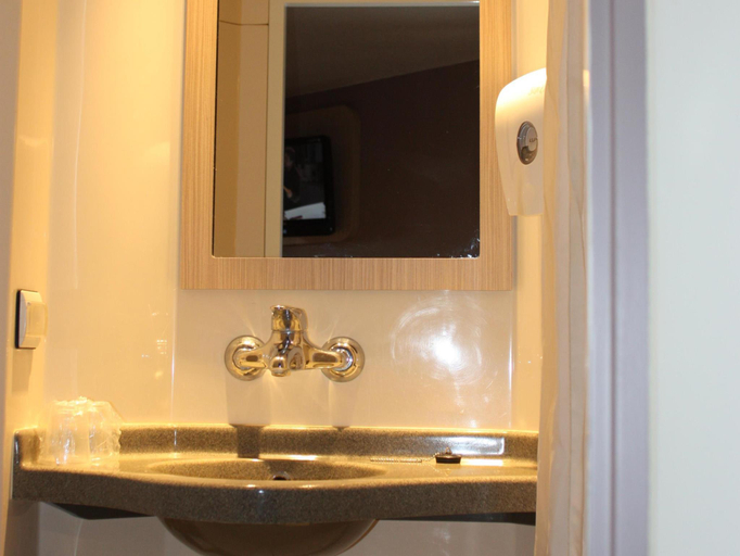 Bathroom 8