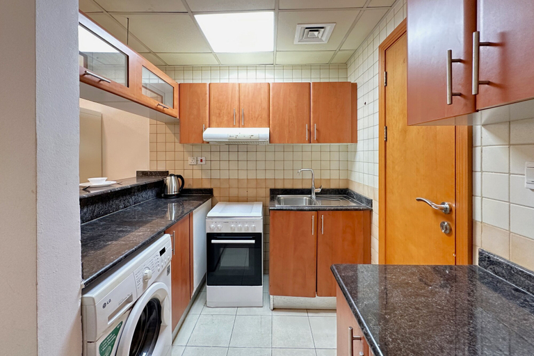 Private kitchen 5, Studio w Balcony &RoofTop Pool in Marina, Dubai