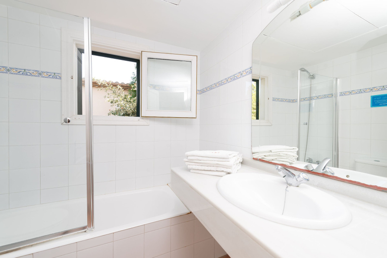 Bathroom 4, El Pinar in Cala Sant Vicen, Baleares
