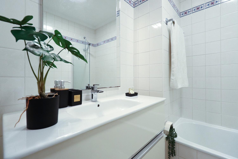Bathroom, MIO Apartment by Homie, Funchal