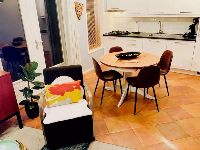 Dining 4, Nice Holiday Residence in De Koog Near the Beach, Texel