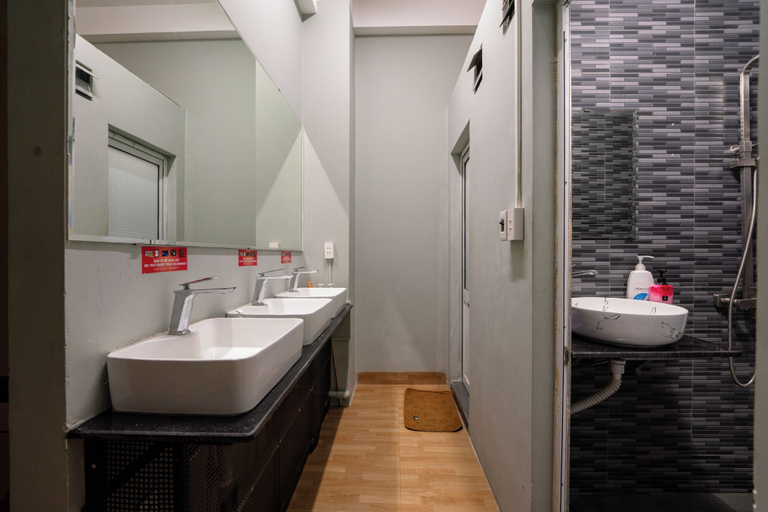 Bathroom 5, S Phuot Da Nang Hostel, Da Nang