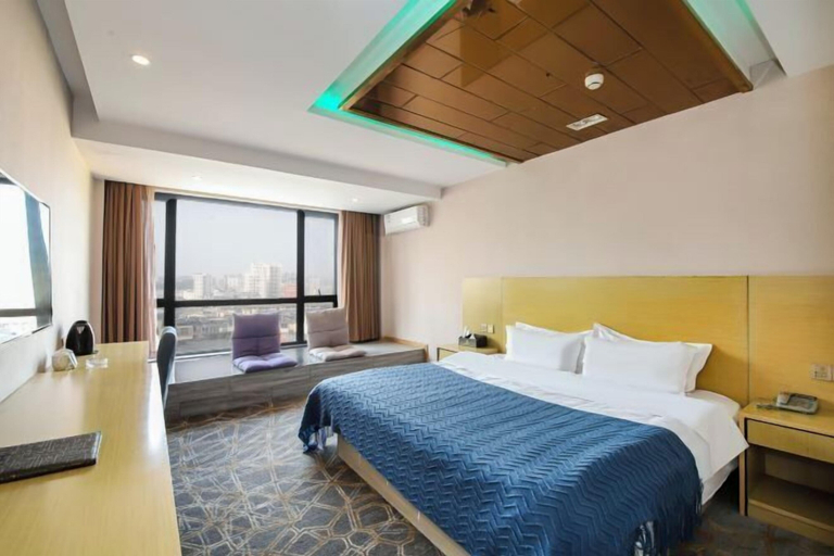 Bedroom 3, The Wall Street Holiday Hotel, Yichun