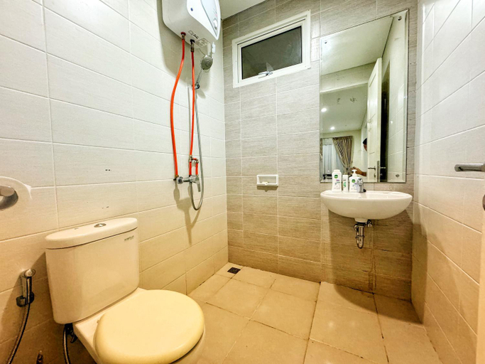 Bedroom, Simple 4 Bedrooms Big Holiday House at Batam Center, Batam
