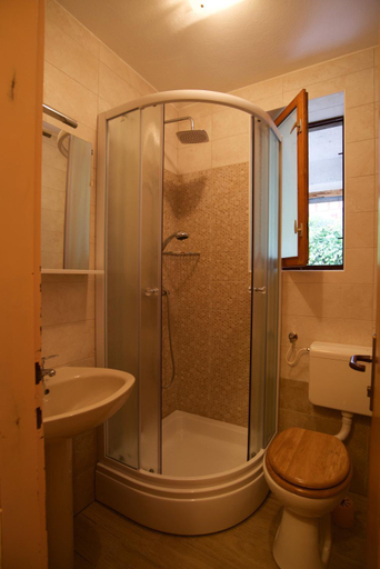 Others 5, Romantic room with balcony, Lovran