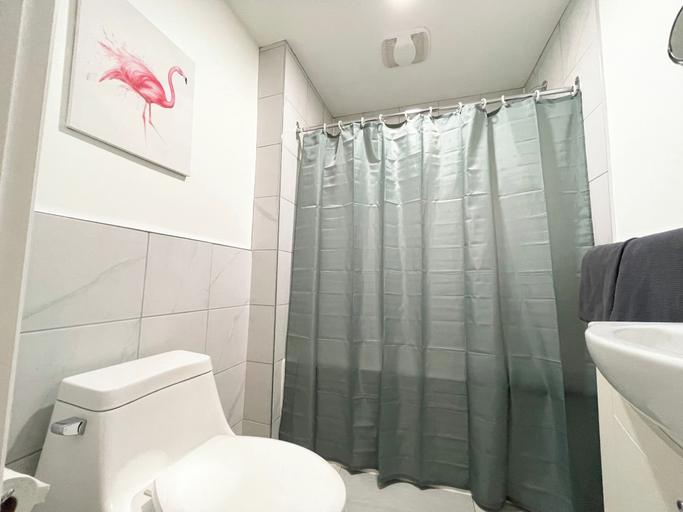 Bathroom, Capsule, Montréal