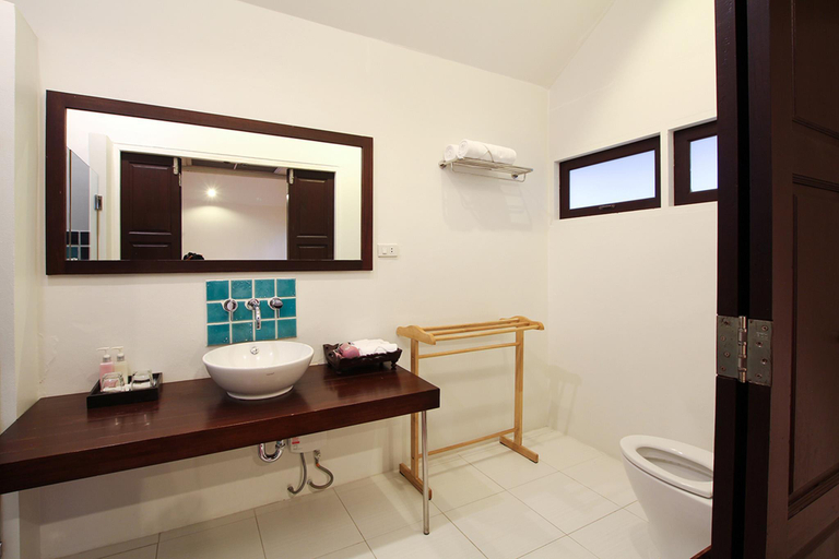 Bathroom 4