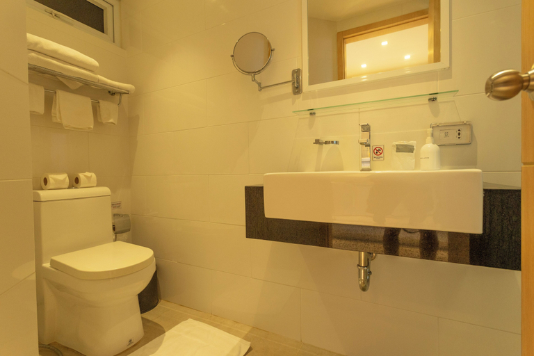 Bathroom, Sea View Beach Bar Beach Front c114, Pulau Phuket