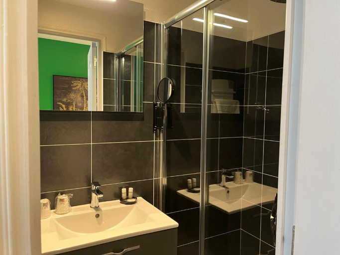 Bathroom 4, Logis Hotel Belle Etoile Vichy, Allier