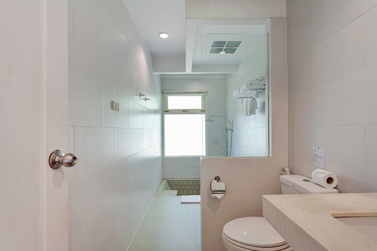 Bathroom 14
