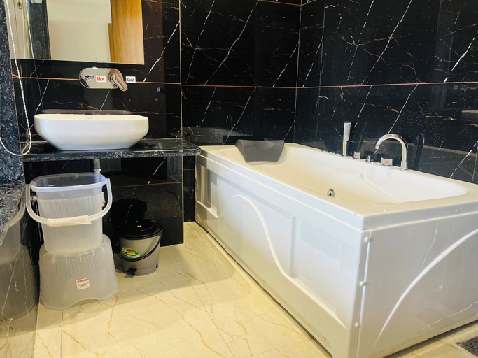 Bathroom 4, Hotel Royal Empire, Gandhinagar