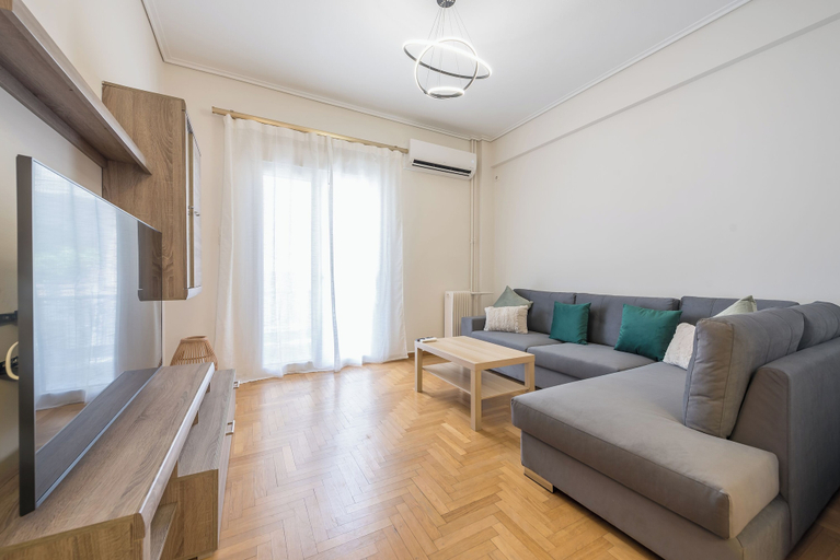Others 5, Stylish 2 Bd Urban Retreat Near Panormou, Attica