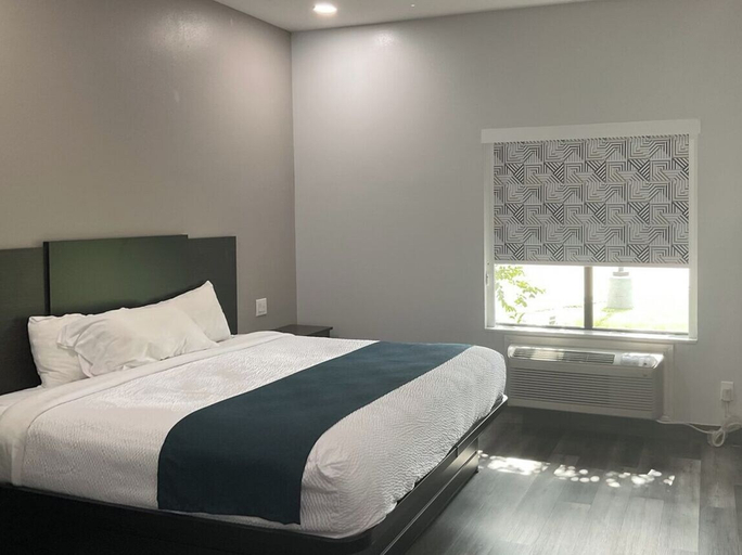 Bedroom 3, Studio 6 Suites Brenham, TX, Washington