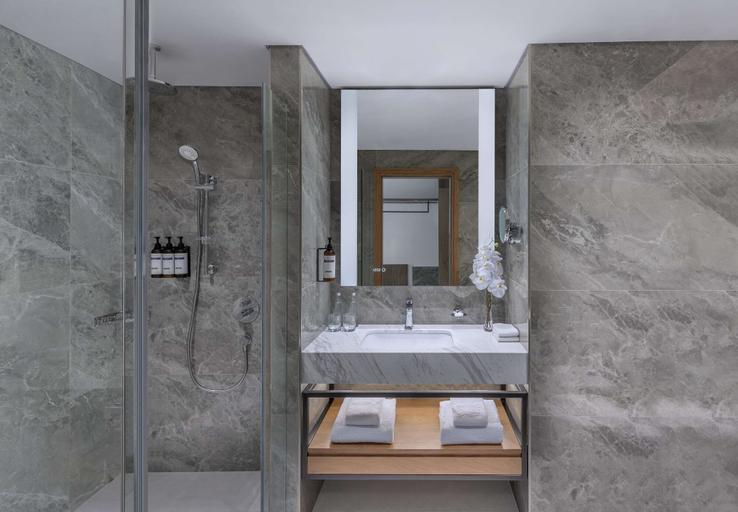 Bathroom 5, Hyatt Regency Oryx Doha, Doha