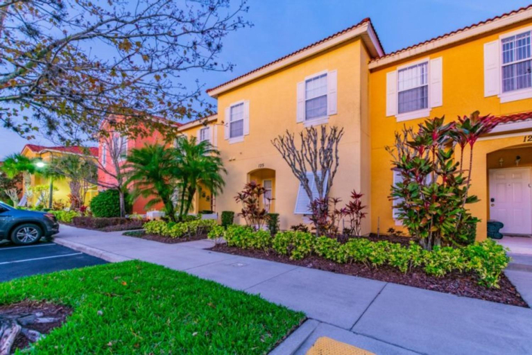 Pompano Place townhouse, Osceola