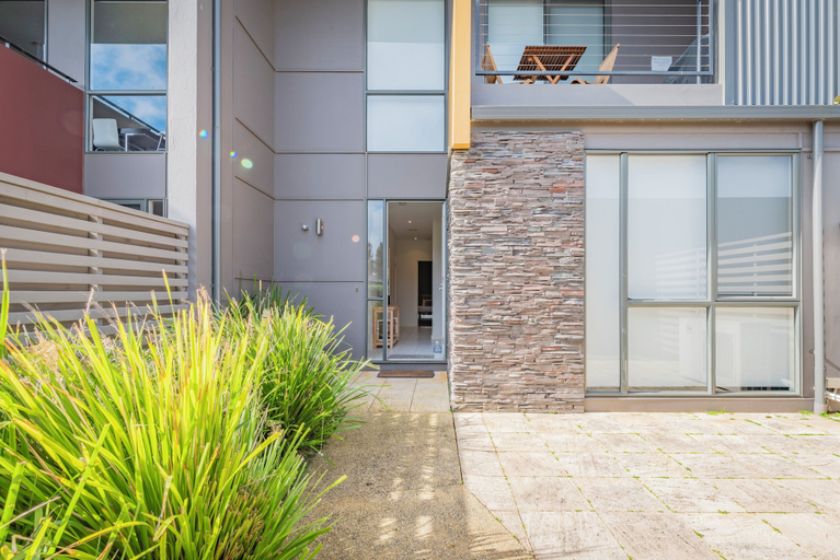 Exterior & Views, 3 Bedroom Condo - Access to Pool Torquay, Surf Coast - East