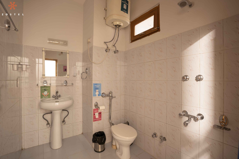 Bathroom 4, Zostel Pulga, Kullu