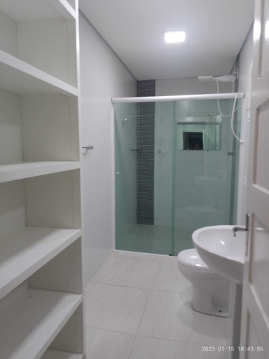 Bathroom 3, Alessandra Philipps, Blumenau