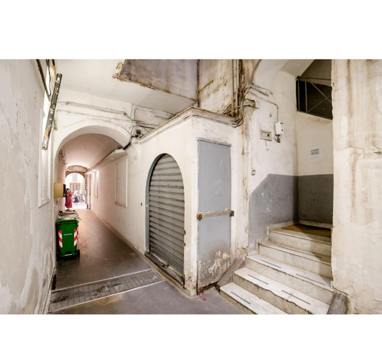 Others 4, Inside chiaia rooms, Napoli